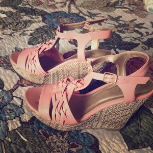 Coral Qupid wedges size 7